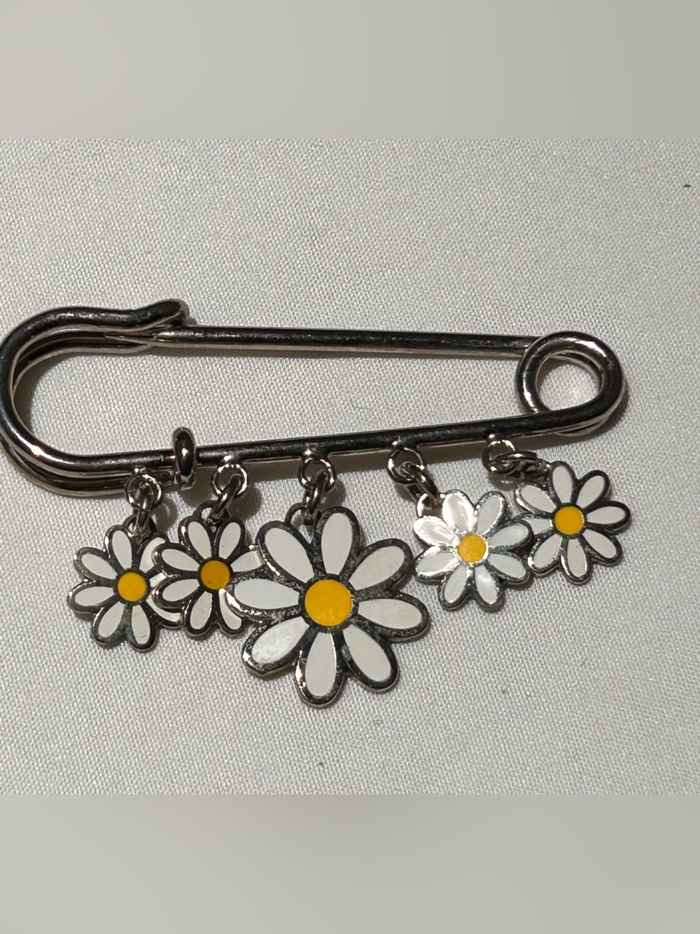 Vintage Coach Silver Daisy Cluster Brooch with White & Yellow Enamel